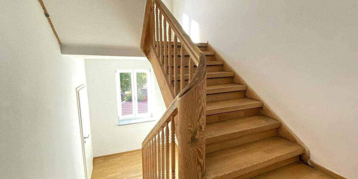 Etagenwohnung Zirndorf - 4 Zimmer, 120 m&sup2;, 399.000&euro; | Angebot:25671026