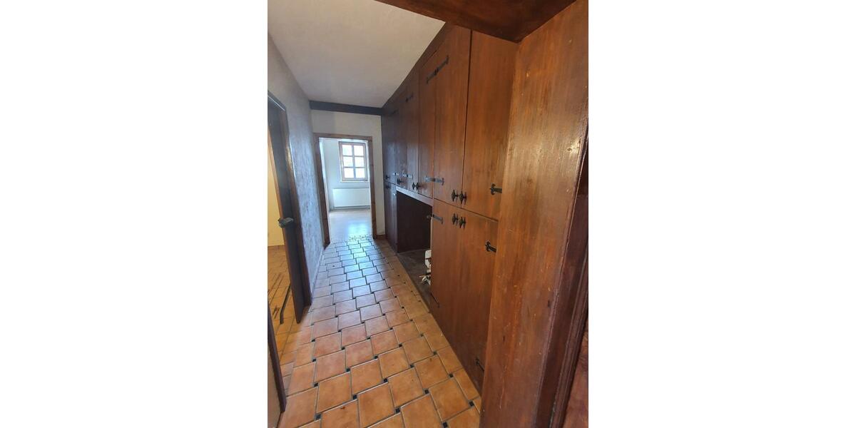 Etagenwohnung Fürth Atzenhof - 5 Zimmer, 145 m&sup2;, 1.380&euro; | Angebot:27596821