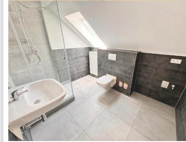 Dachgeschoßwohnung Roth - 3 Zimmer, 58 m&sup2;, 950&euro; | Angebot:25964210