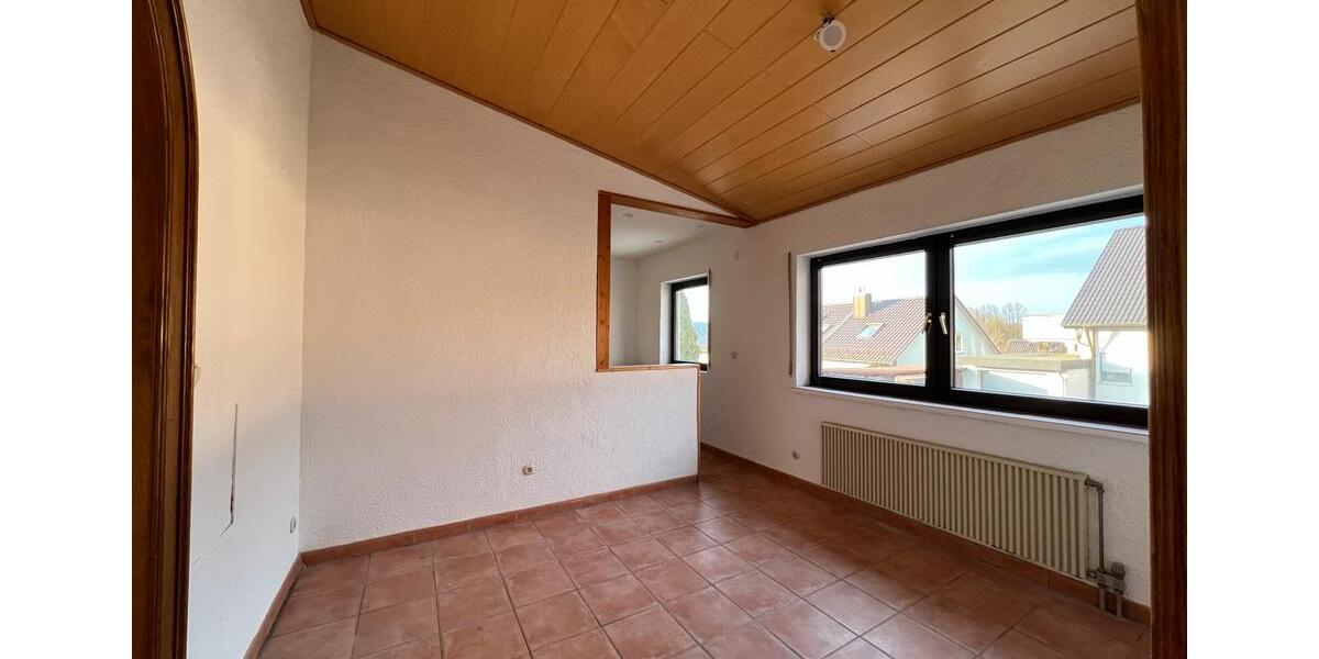Einfamilienhaus Wiesenthau - 6 Zimmer, 180 m&sup2;, 1.600&euro; | Angebot:25859620