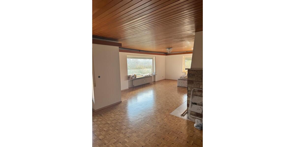 Hochparterre Röttenbach - 4 Zimmer, 142 m&sup2;, 1.390&euro; | Angebot:25922036