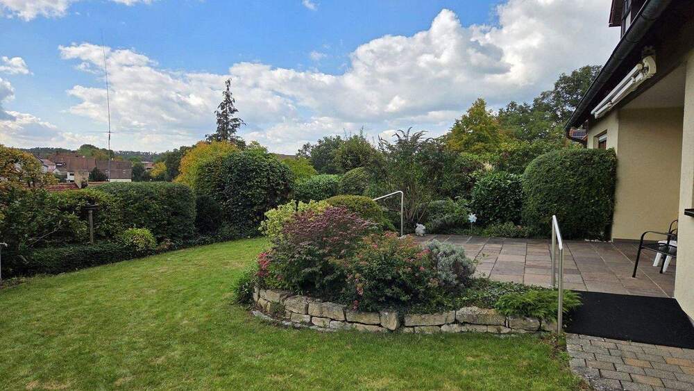 Einfamilienhaus Roßtal - 6 Zimmer, 162 m&sup2;, 849.000&euro; | Angebot:25711087