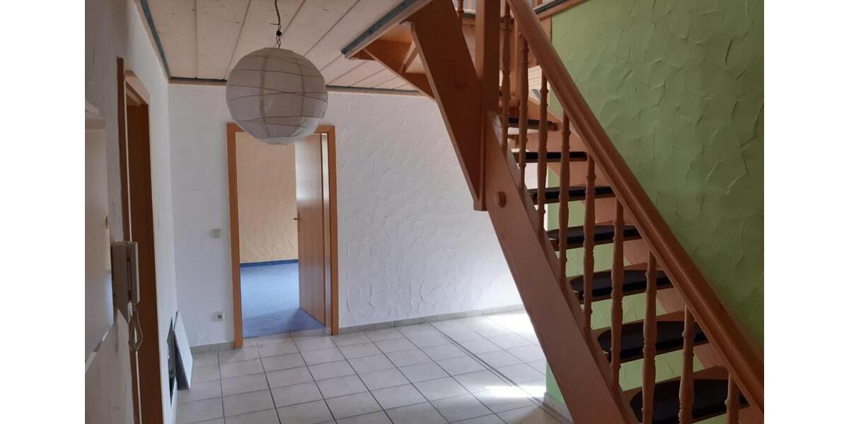 Dachgeschoßwohnung Gerhardshofen - 5 Zimmer, 109 m&sup2;, 850&euro; | Angebot:25855009