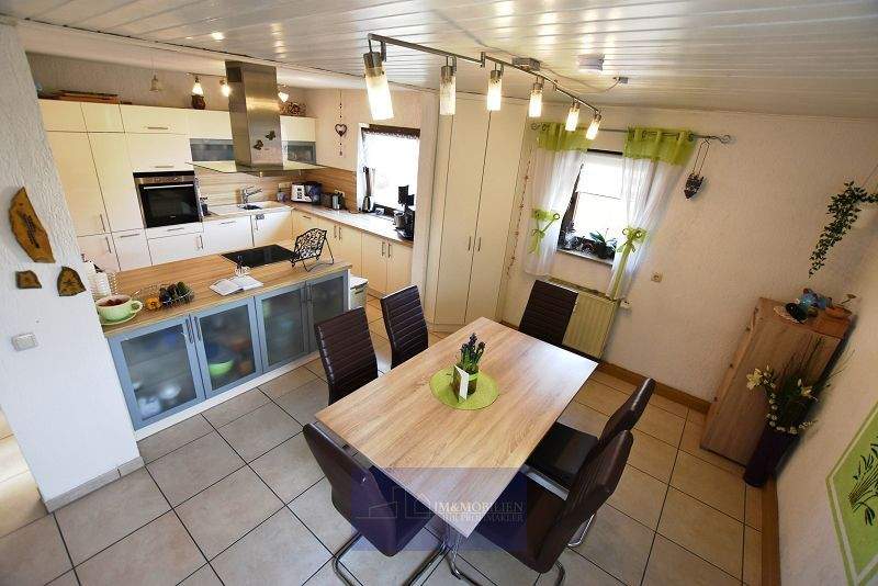 Etagenwohnung Adelsdorf - 8 Zimmer, 207 m&sup2;, 425.000&euro; | Angebot:25899007