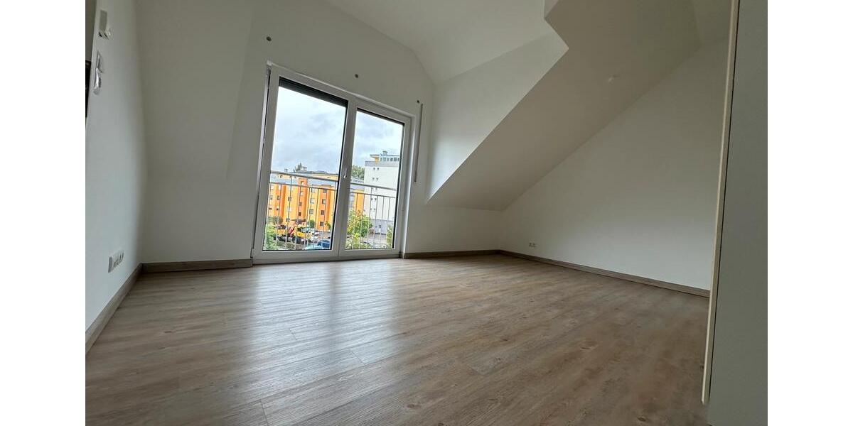 Dachgeschoßwohnung Schwabach - 3 Zimmer, 80 m&sup2;, 1.250&euro; | Angebot:25813971