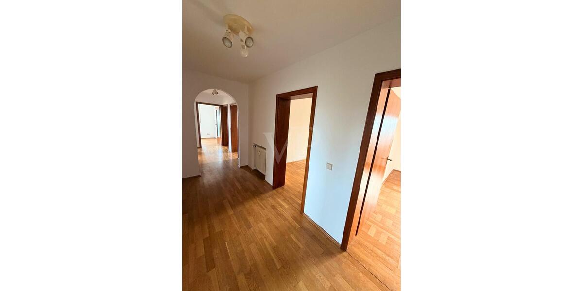 Etagenwohnung Neustadt an der Aisch - 5.5 Zimmer, 120 m&sup2;, 900&euro; | Angebot:25215765