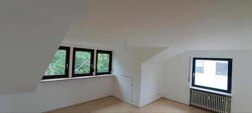 Dachgeschoßwohnung Erlangen Alterlangen - 3 Zimmer, 65 m&sup2;, 880&euro; | Angebot:26004621