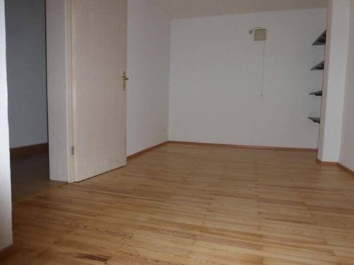 Etagenwohnung Nürnberg Lorenz - 3 Zimmer, 127 m&sup2;, 850&euro; | Angebot:25695941