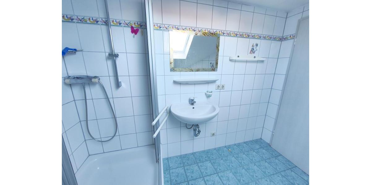 2 Zi. Wohnung im Dachgeschoss mit Stellplatz - Etagenwohnung Adelsdorf | Angebot:27541175