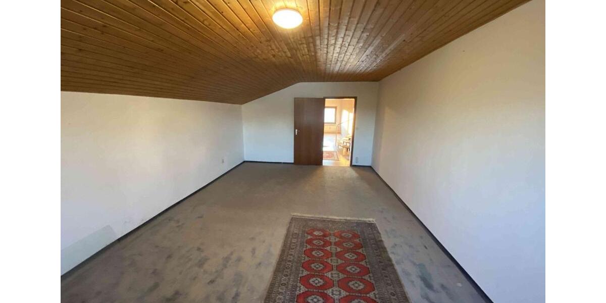 Dachgeschoßwohnung Aurachtal - 3 Zimmer, 105 m&sup2;, 900&euro; | Angebot:25403433
