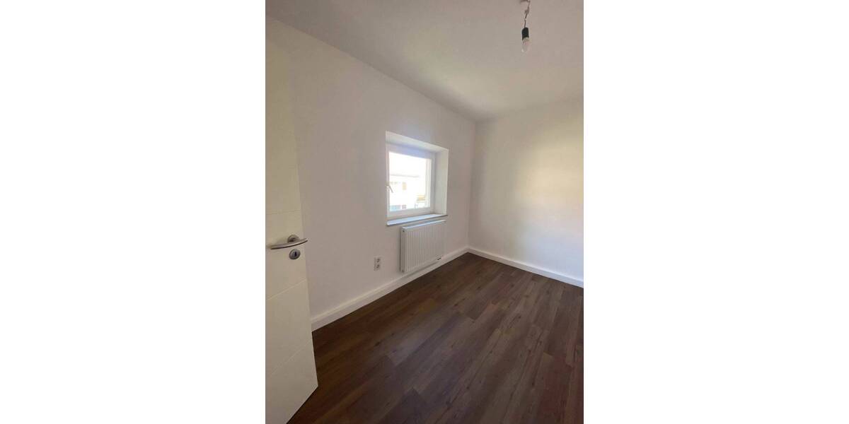 Reihenmittelhaus Nürnberg Röthenbach b Schweinau - 3 Zimmer, 100 m&sup2;, 1.250&euro; | Angebot:26797319