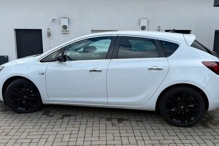 Opel Astra 76.800 km 8.399 &euro; Seukendorf 90556