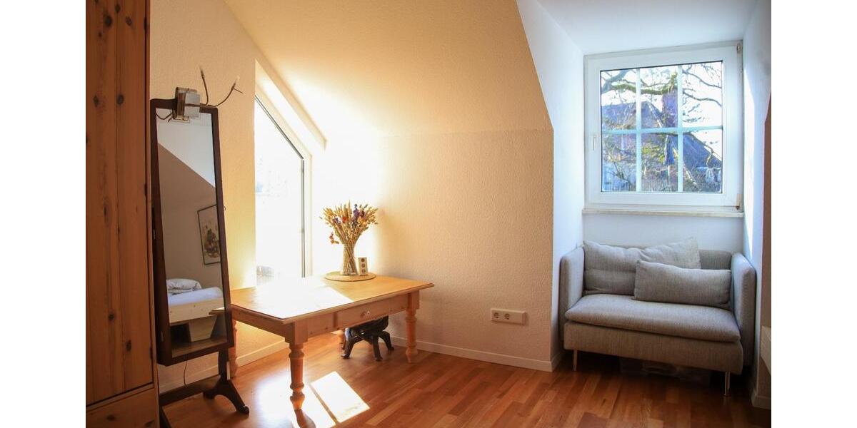 Dachgeschoßwohnung Buckenhof - 3 Zimmer, 113 m&sup2;, 1.950&euro; | Angebot:25883149