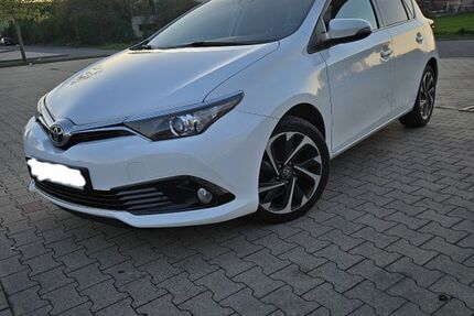 Toyota Auris 136.700 km 8.900 &euro; Wendelstein 90530