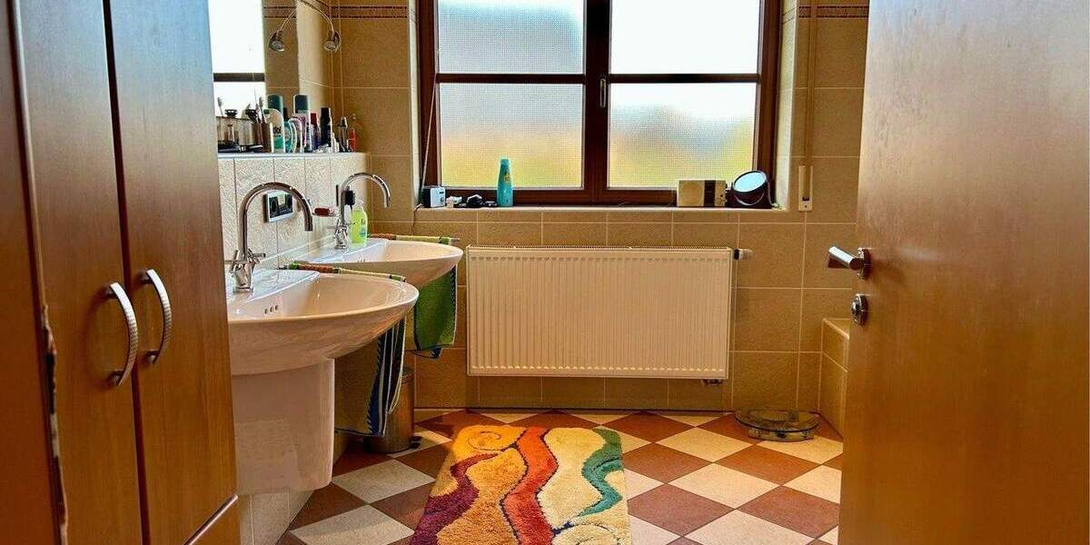 Einfamilienhaus Höchstadt - 7 Zimmer, 160 m&sup2;, 689.000&euro; | Angebot:25671221