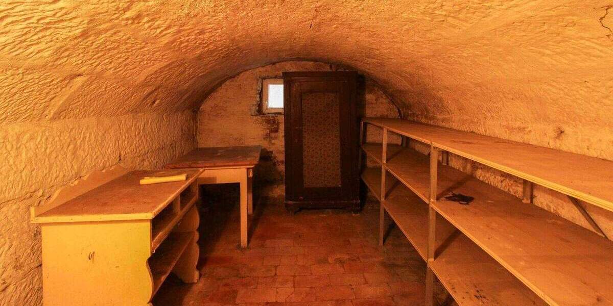 Einfamilienhaus Wilhermsdorf - 6 Zimmer, 220 m&sup2;, 235.000&euro; | Angebot:25846151