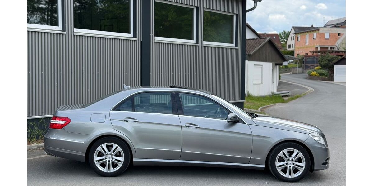 Mercedes-Benz E 200 128.000 km 10.950 &euro; Eckental 90542