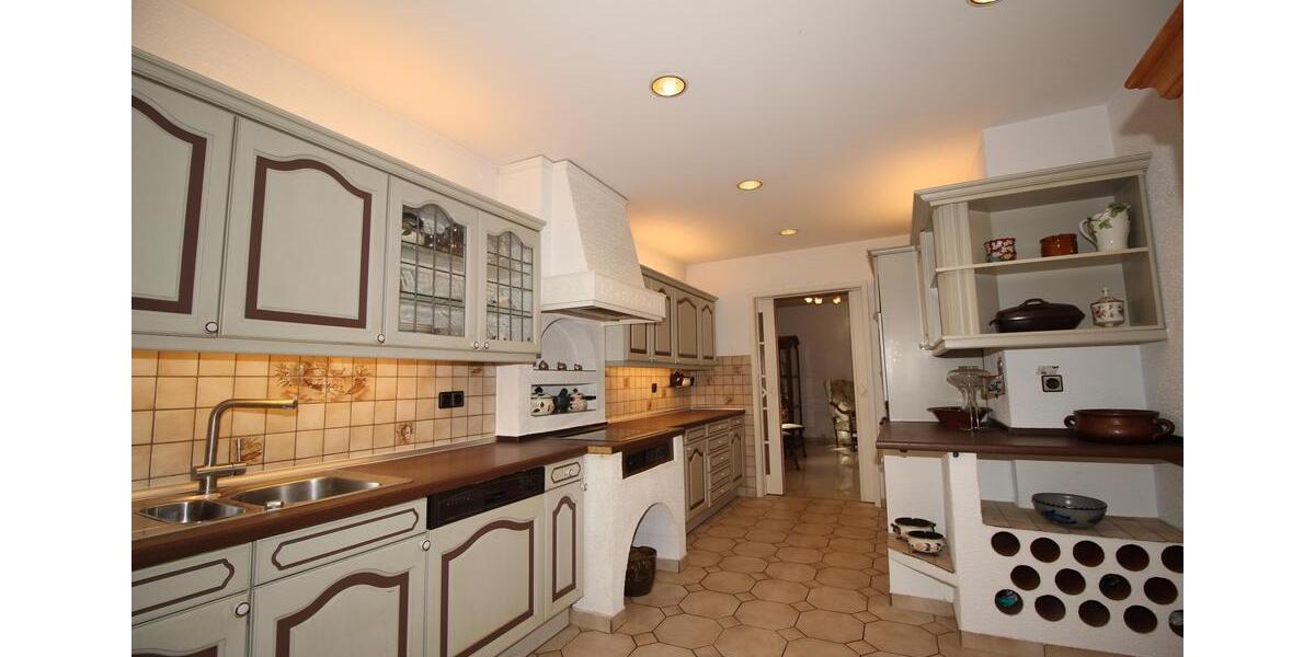 Villa Zirndorf - 6 Zimmer, 308 m&sup2;, 2.400&euro; | Angebot:26605689