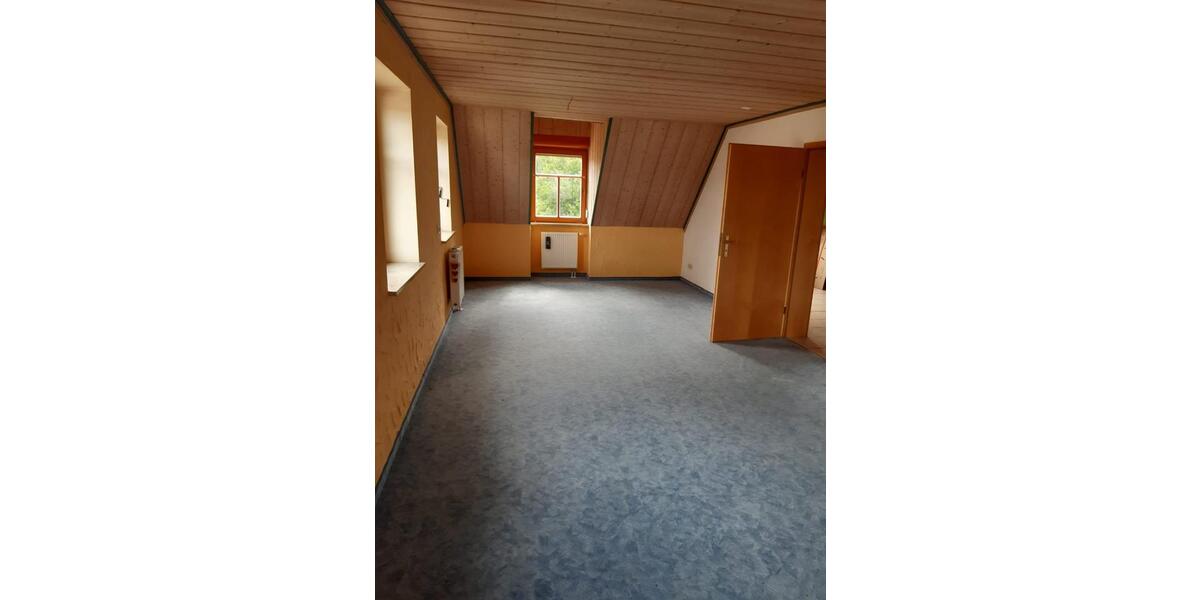 Dachgeschoßwohnung Gerhardshofen - 5 Zimmer, 109 m&sup2;, 850&euro; | Angebot:25855009