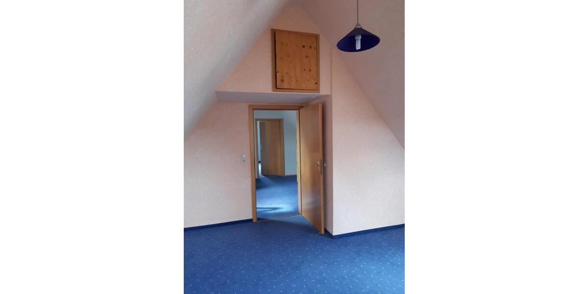 Dachgeschoßwohnung Gerhardshofen - 5 Zimmer, 109 m&sup2;, 850&euro; | Angebot:25855009