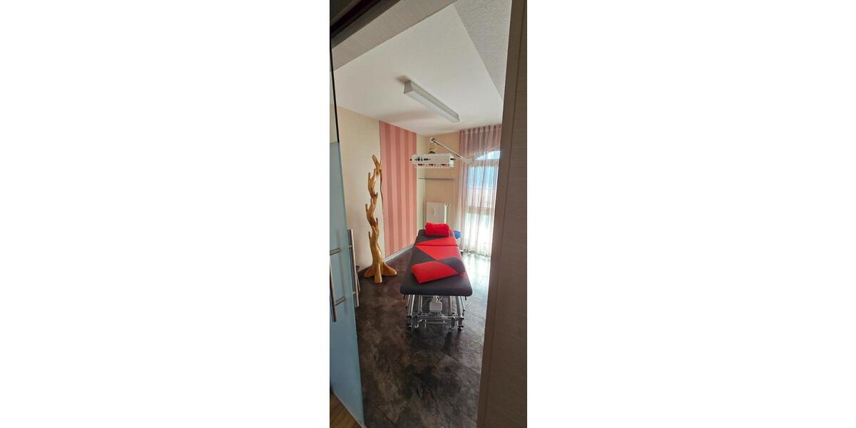 Erdgeschoßwohnung Heilsbronn - 9 Zimmer, 220 m&sup2;, 598.000&euro; | Angebot:25961632