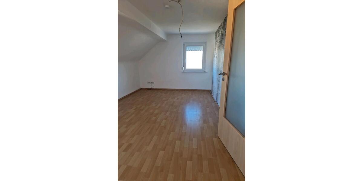 Dachgeschoßwohnung Forchheim - 3 Zimmer, 75 m&sup2;, 800&euro; | Angebot:26637317