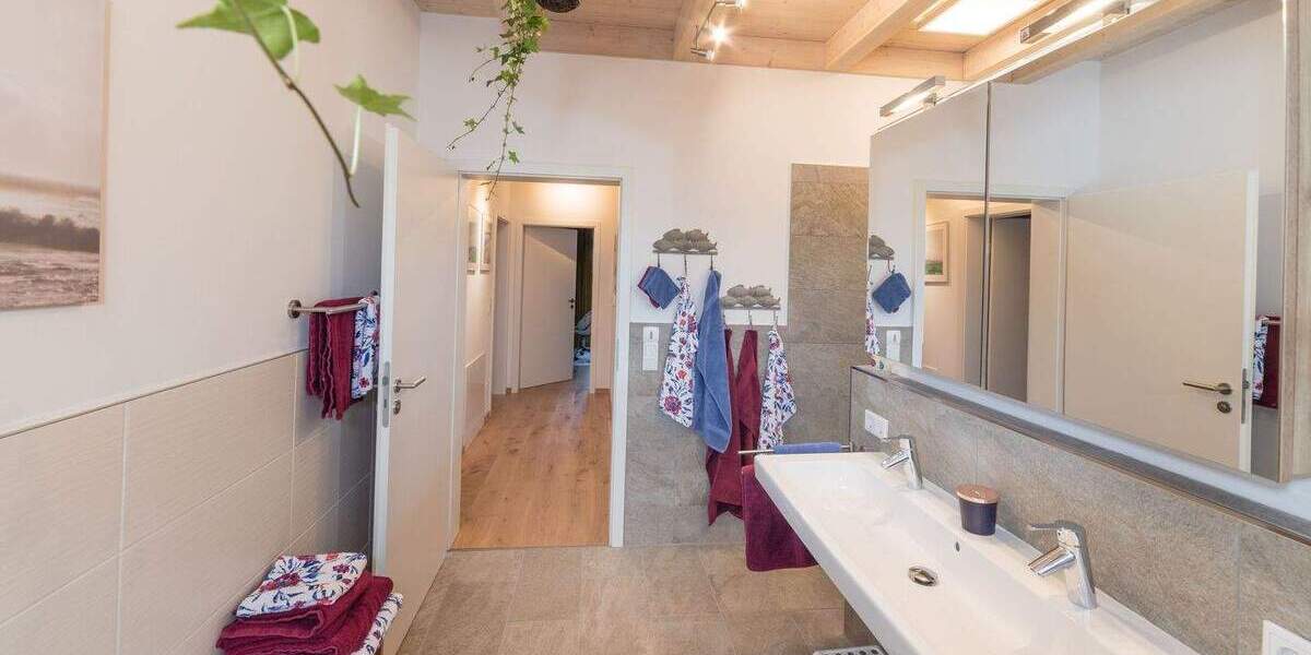 Doppelhaushälfte Oberreichenbach - 6 Zimmer, 196 m&sup2;, 2.490&euro; | Angebot:25665850