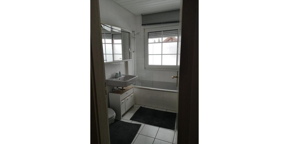 Dachgeschoßwohnung Adelsdorf - 2 Zimmer, 63 m&sup2;, 980&euro; | Angebot:25844281