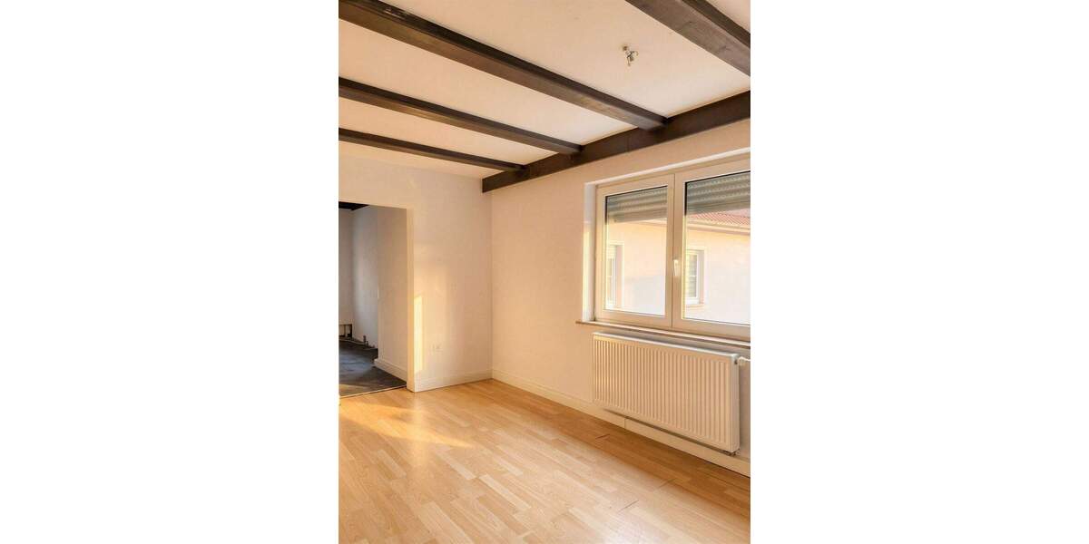 Mehrfamilienhaus, Wohnhaus Adelsdorf - 8 Zimmer, 202 m&sup2;, 398.000&euro; | Angebot:25681317