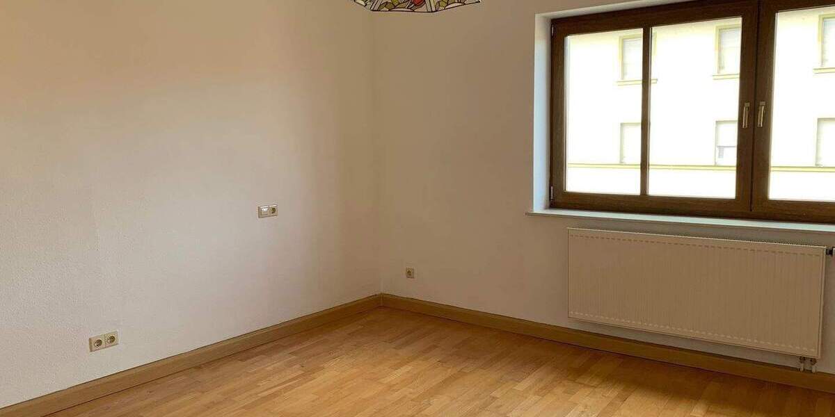 Etagenwohnung Neustadt an der Aisch Neustadt - 3 Zimmer, 86 m&sup2;, 790&euro; | Angebot:25660941