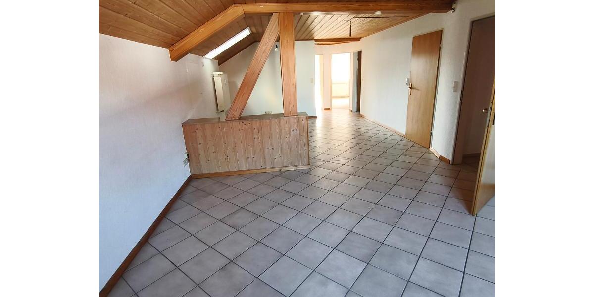 3 Zi. DG Wohnung mit Küche, Gartenmitbenutzung und Stellplatz - Etagenwohnung Weisendorf | Angebot:27651233
