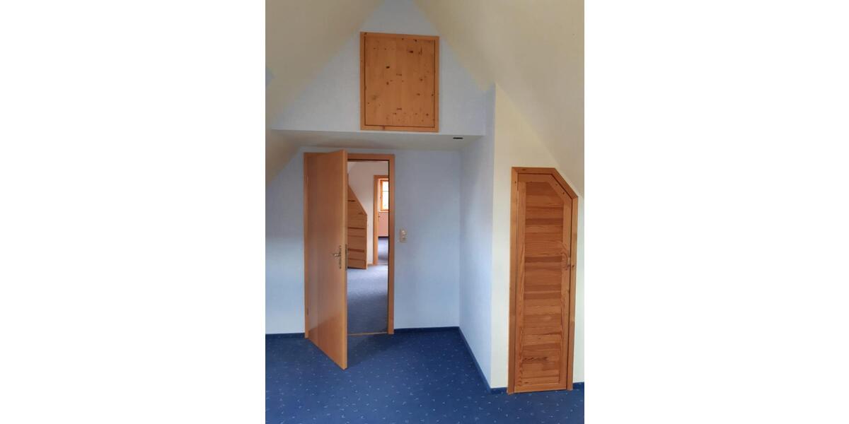 Dachgeschoßwohnung Gerhardshofen - 5 Zimmer, 109 m&sup2;, 850&euro; | Angebot:25855009