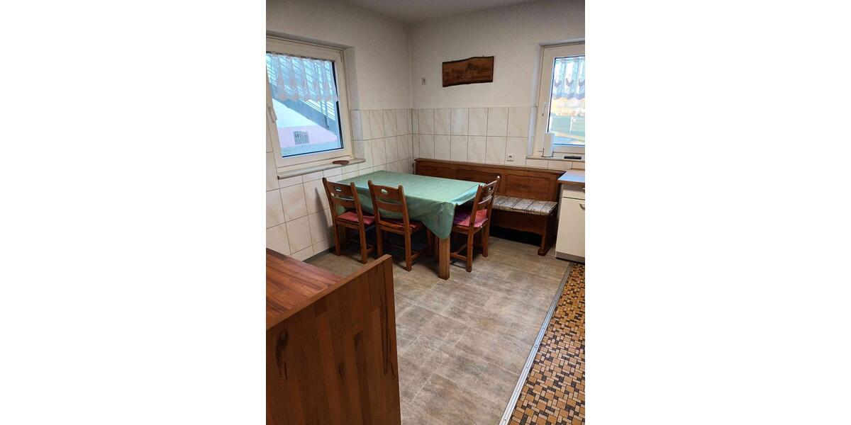 Etagenwohnung Cadolzburg - 9 Zimmer, 140 m&sup2;, 17&euro; | Angebot:25869149