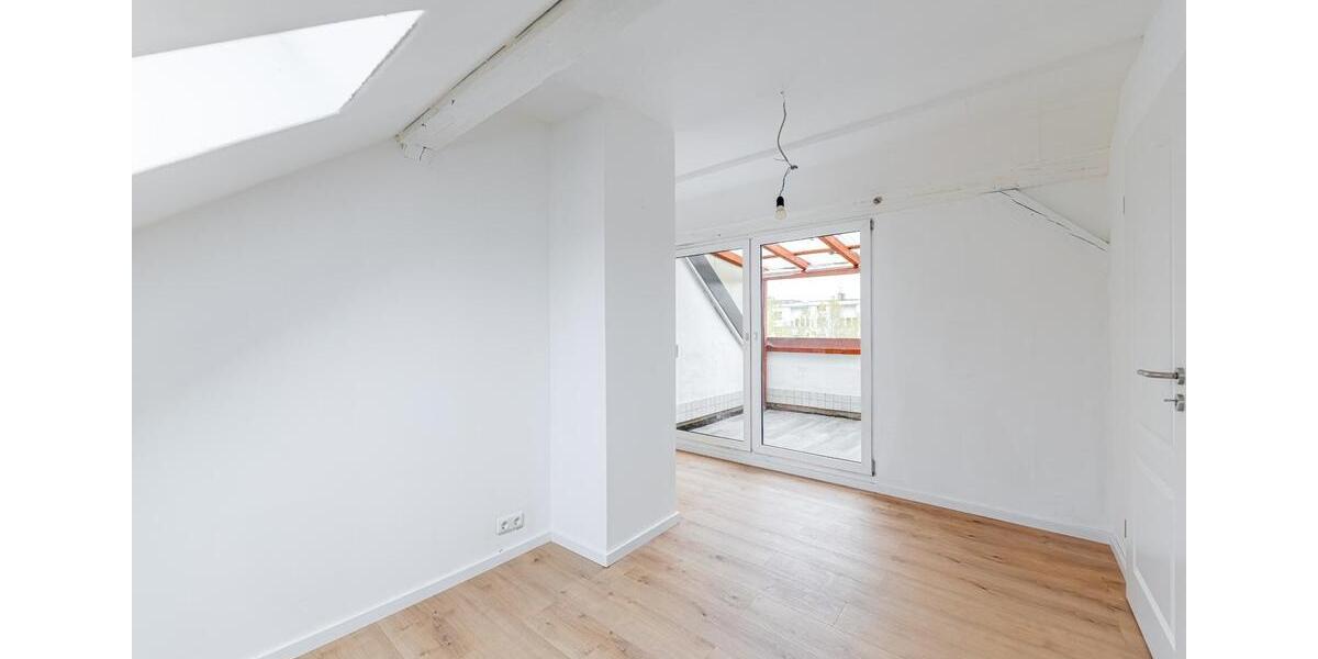 Dachgeschoßwohnung Nürnberg Eberhardshof - 3 Zimmer, 80 m&sup2;, 1.100&euro; | Angebot:26594115