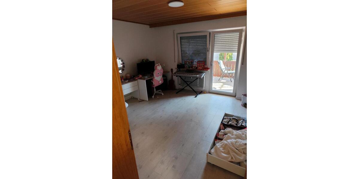 Erdgeschoßwohnung Neuendettelsau - 4 Zimmer, 103 m&sup2;, 1.100&euro; | Angebot:25965302
