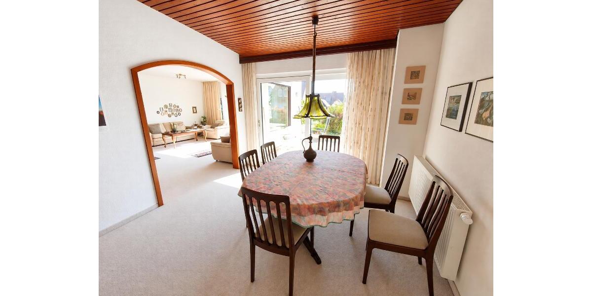 Einfamilienhaus mit Doppelgarage, Carport und großem Garten - Einfamilienhaus Weisendorf | Angebot:27651236