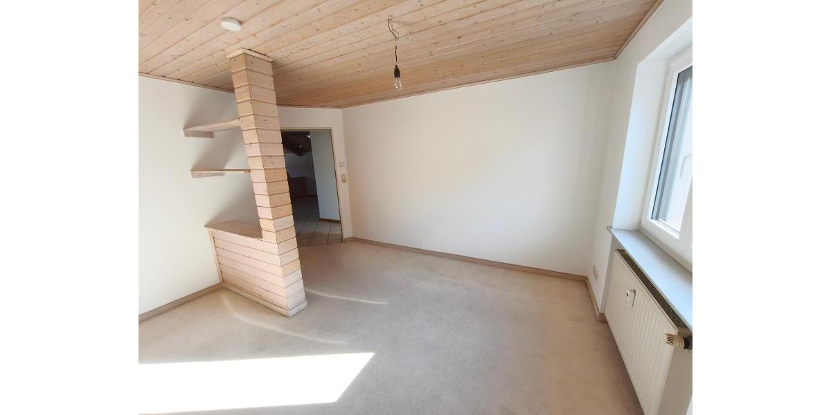 3 Zi. DG Wohnung mit Küche, Gartenmitbenutzung und Stellplatz - Etagenwohnung Weisendorf | Angebot:27651233