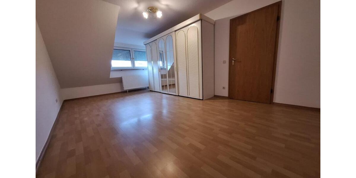 Dachgeschoßwohnung Nürnberg Eberhardshof - 3 Zimmer, 83 m&sup2;, 1.075&euro; | Angebot:25945306