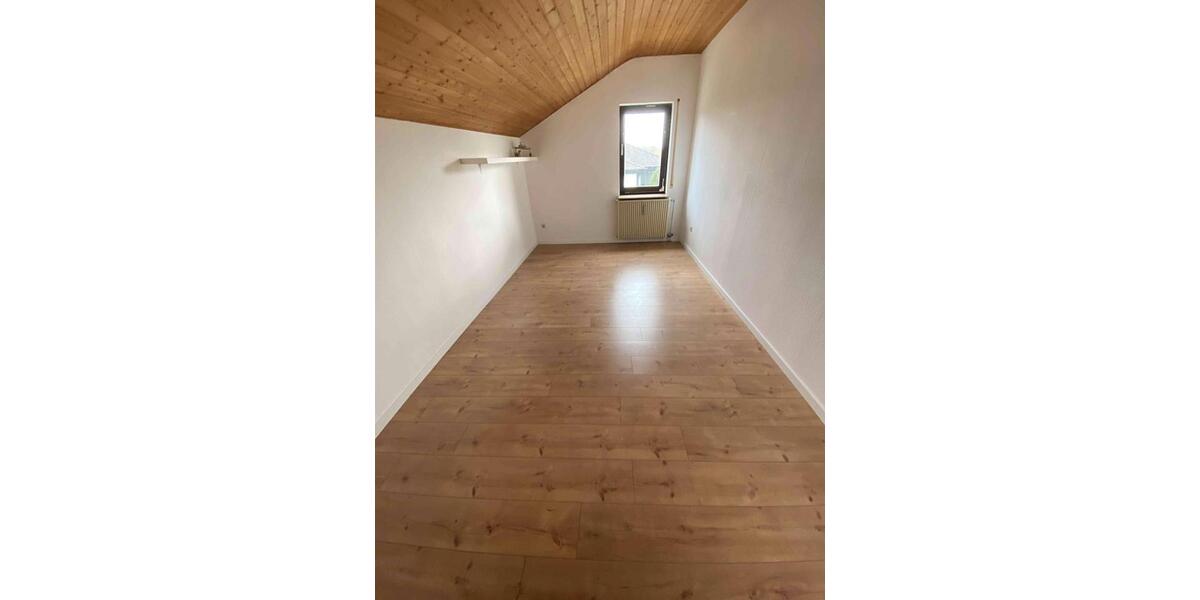 Etagenwohnung Aurachtal - 3 Zimmer, 105 m&sup2;, 900&euro; | Angebot:26022265