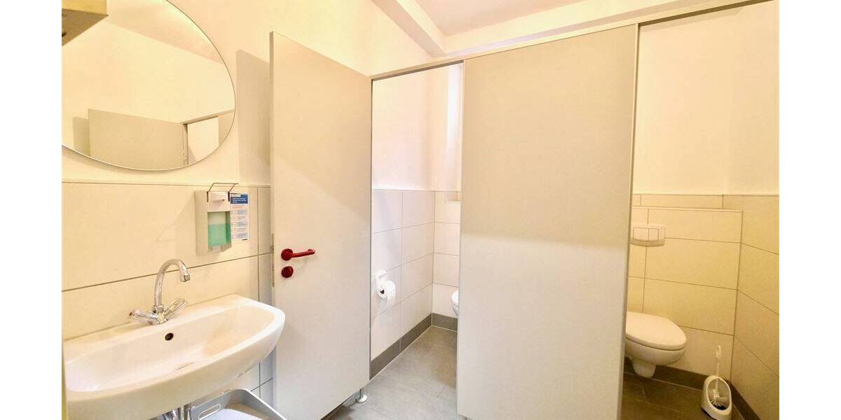 Gewerbeobjekt Cadolzburg - 3 Zimmer, 119 m&sup2;, 833&euro; | Angebot:25664507