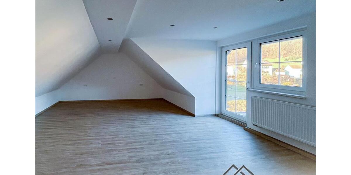 Dachgeschoßwohnung Neustadt an der Aisch - 3.5 Zimmer, 125 m&sup2;, 1.175&euro; | Angebot:25869150