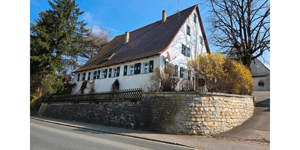 Einfamilienhaus Henfenfeld - 8 Zimmer, 250 m&sup2;, 900&euro; | Angebot:25853608