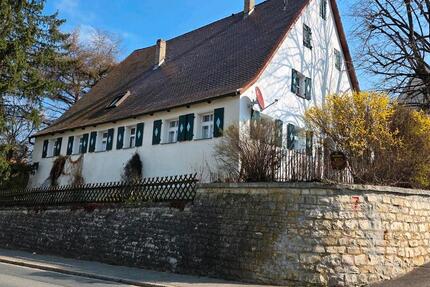 Haus Henfenfeld - 8 Zimmer, 250 m&sup2;, 900&euro; | Angebot:25853608