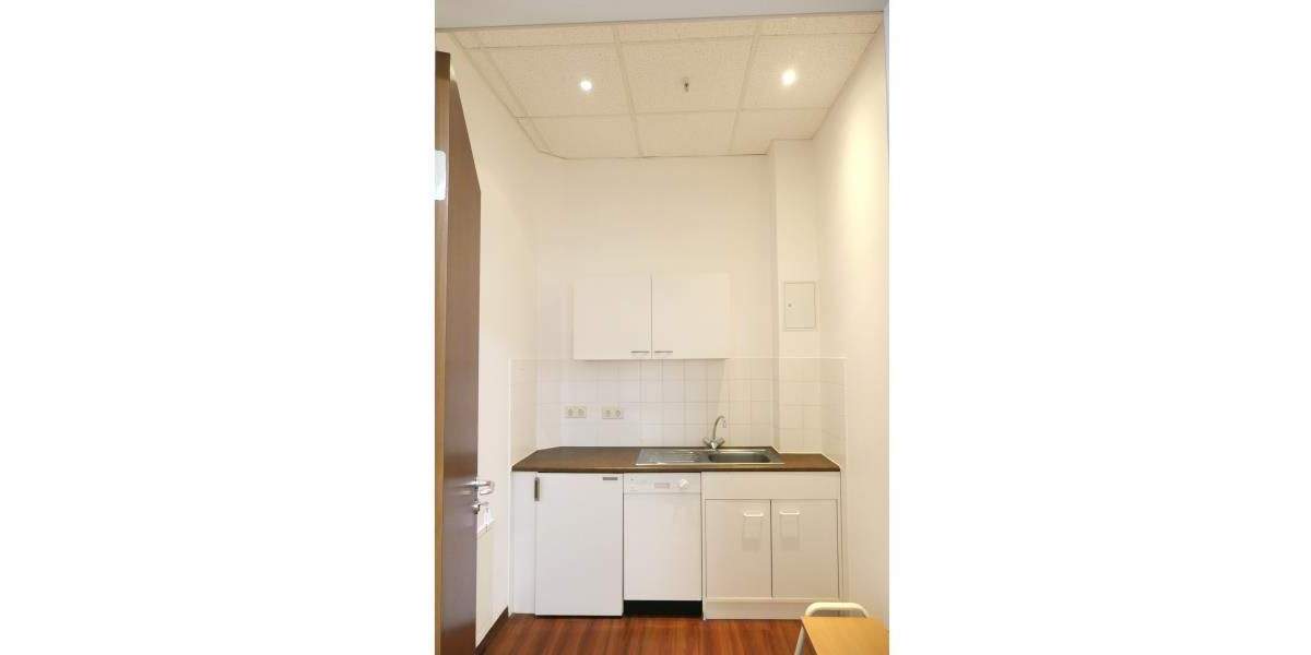 Gewerbeobjekt Nürnberg Wetzendorf - 6 Zimmer, 182 m&sup2;, 2.200&euro; | Angebot:25683949