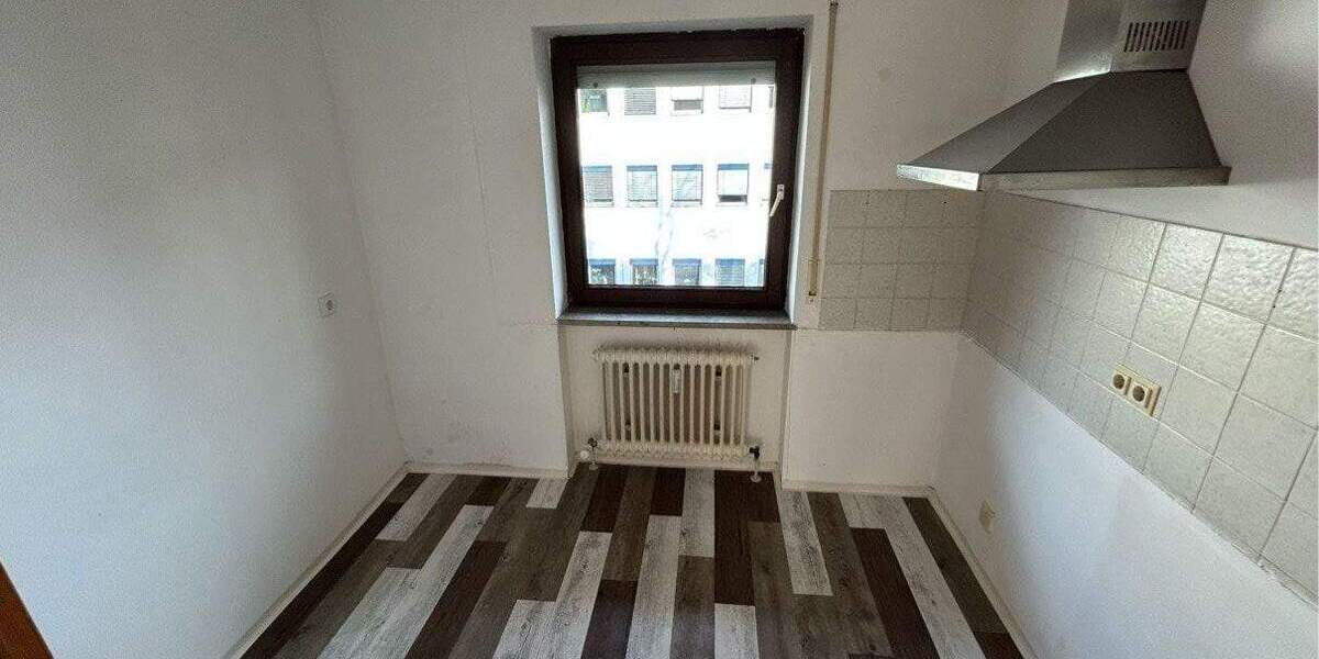 Etagenwohnung Erlangen Innenstadt - 2 Zimmer, 63 m&sup2;, 270.000&euro; | Angebot:25671212
