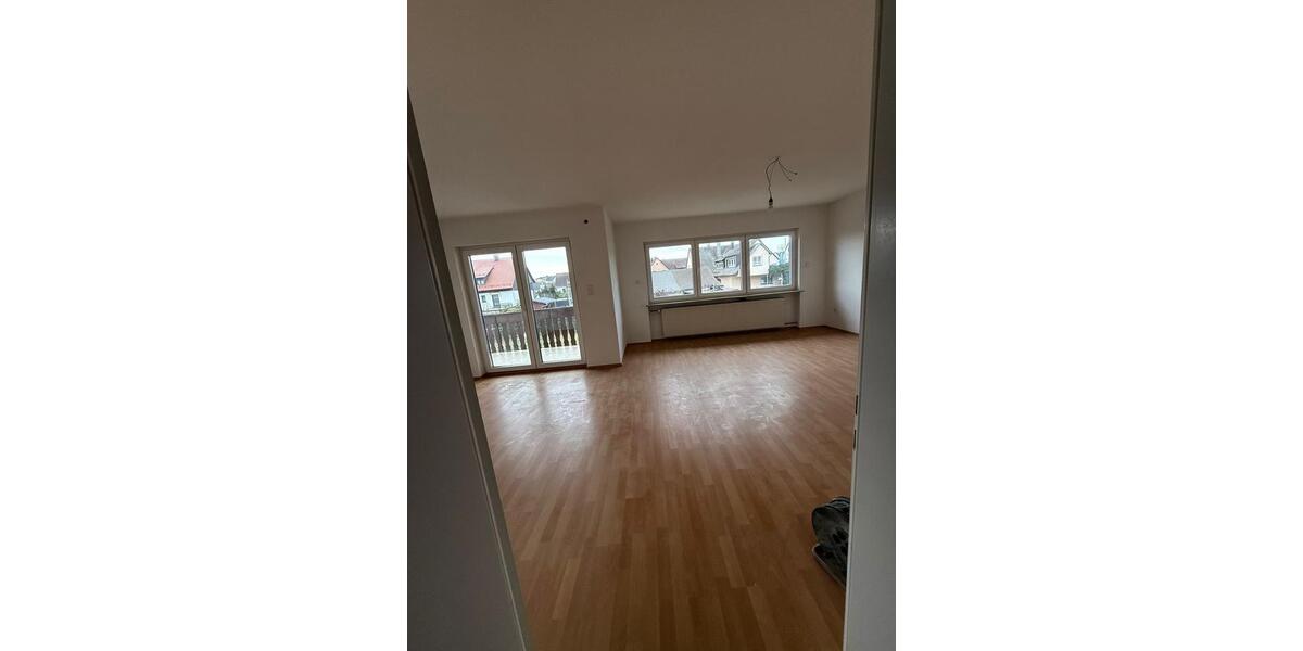 Etagenwohnung Eckental - 4 Zimmer, 110 m&sup2;, 1.300&euro; | Angebot:25894998