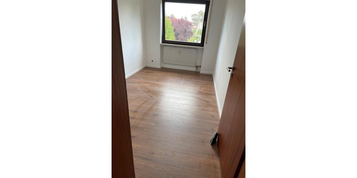 Etagenwohnung Uttenreuth - 3 Zimmer, 95 m&sup2;, 1.350&euro; | Angebot:25636489