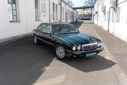 Jaguar Daimler 181.000 km 24.900 &euro; Nürnberg 90411