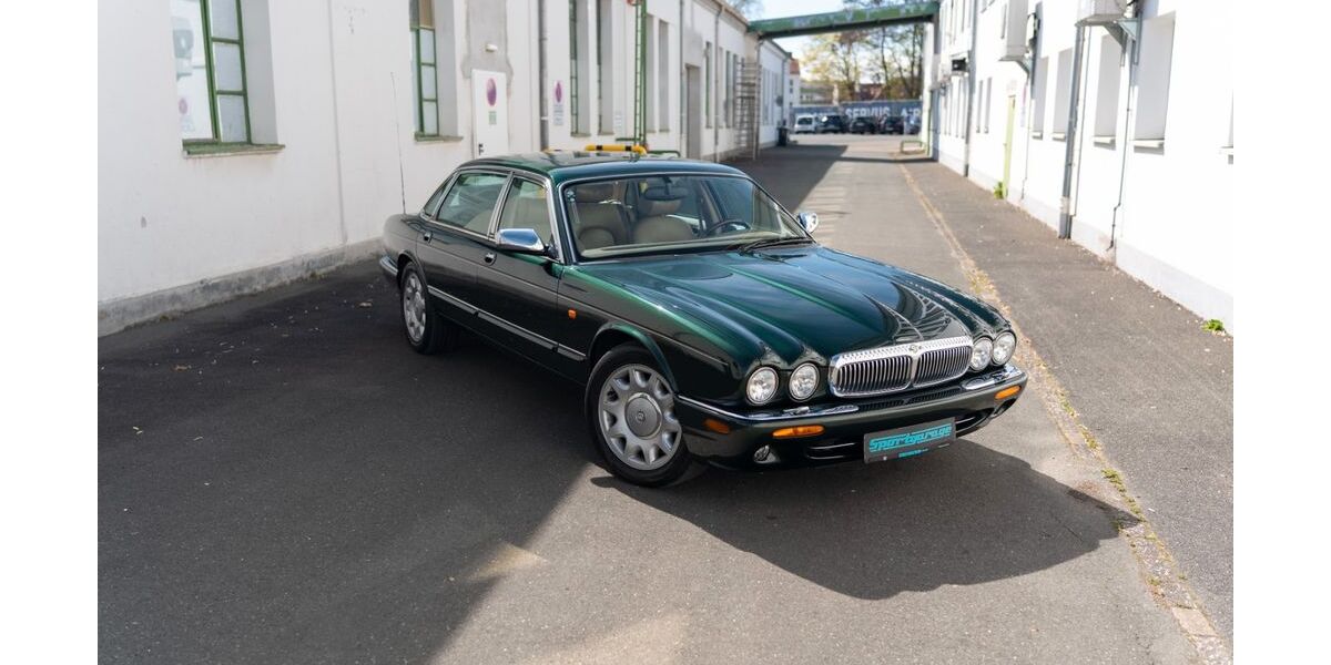 Jaguar Daimler 181.000 km 24.900 &euro; Nürnberg 90411
