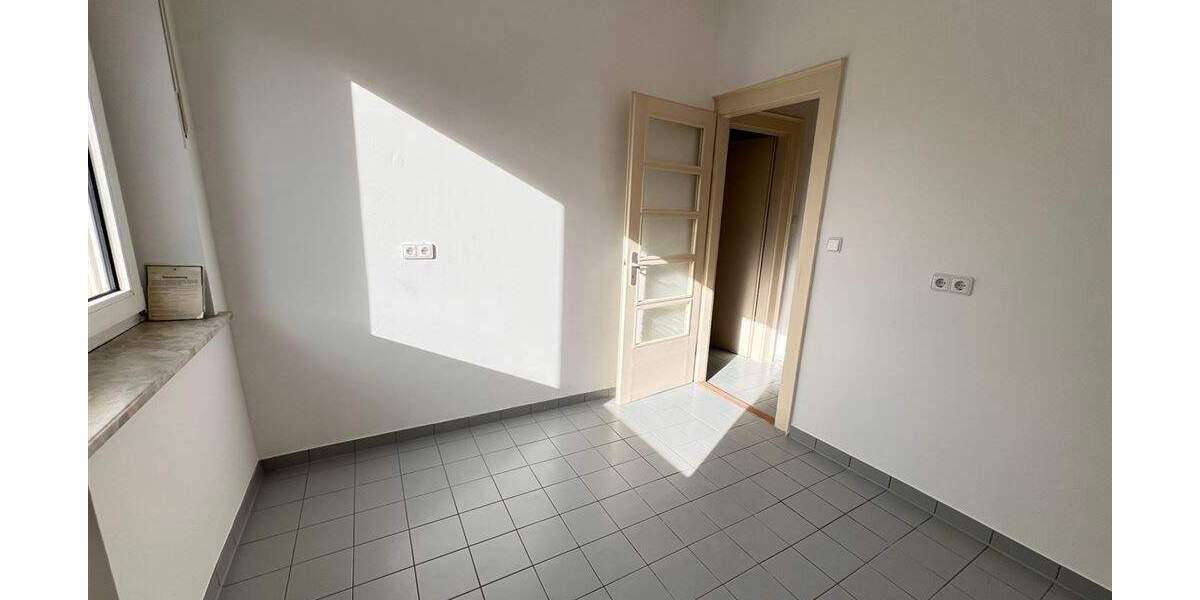 Etagenwohnung Nürnberg Gleißhammer - 3 Zimmer, 100 m&sup2;, 1.200&euro; | Angebot:25661487